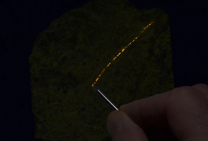 photo of triboluminescence